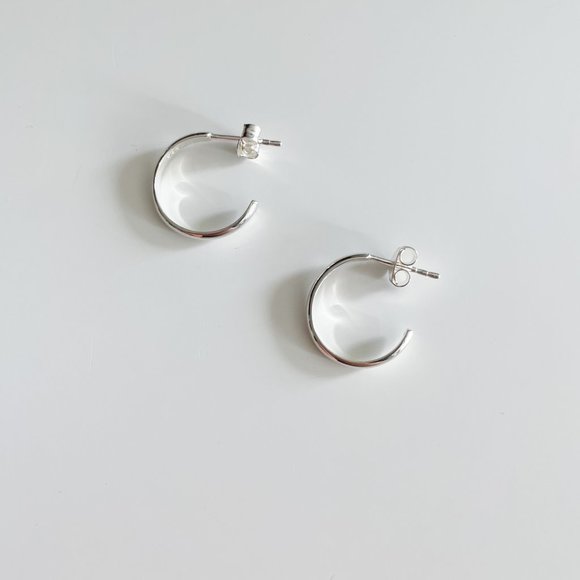 Madewell Delicate Collection Demi-Fine 14k Plated Small Hoop Earrings (S… - Picture 2 of 3